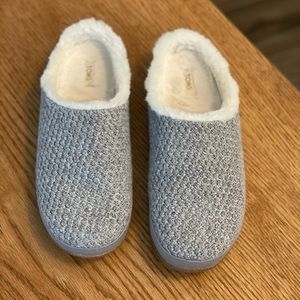 Toms slippers